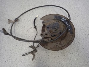 TOYOTA COROLLA VERSO 04- TARCZA KOTWICZNA PIASTA TYLNA PRAWA 5/12 MINIATURA