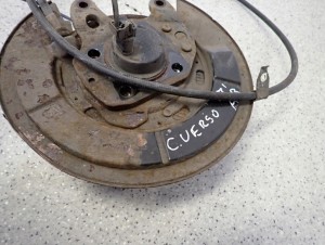 TOYOTA COROLLA VERSO 04- TARCZA KOTWICZNA PIASTA TYLNA PRAWA 11/12 MINIATURA