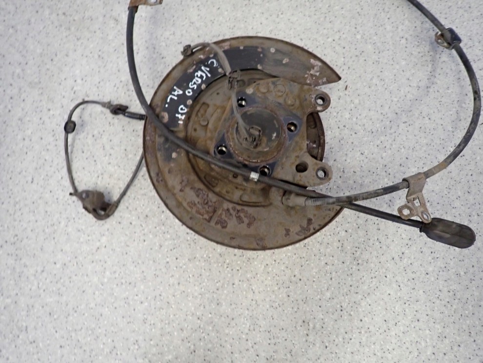 TOYOTA COROLLA VERSO 04- TARCZA KOTWICZNA PIASTA TYLNA LEWA 9/12