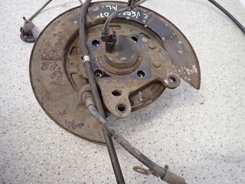 TOYOTA COROLLA VERSO 04- TARCZA KOTWICZNA PIASTA TYLNA LEWA 12/12