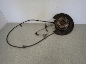 TOYOTA COROLLA VERSO 04- TARCZA KOTWICZNA PIASTA TYLNA LEWA 2/12 MINIATURA