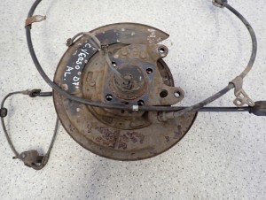 TOYOTA COROLLA VERSO 04- TARCZA KOTWICZNA PIASTA TYLNA LEWA 8/12 MINIATURA