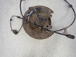 TOYOTA COROLLA VERSO 04- TARCZA KOTWICZNA PIASTA TYLNA LEWA 9/12 MINIATURA