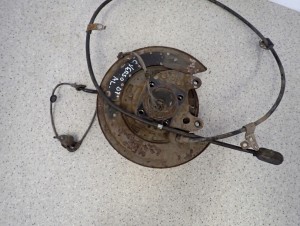 TOYOTA COROLLA VERSO 04- TARCZA KOTWICZNA PIASTA TYLNA LEWA 10/12 MINIATURA