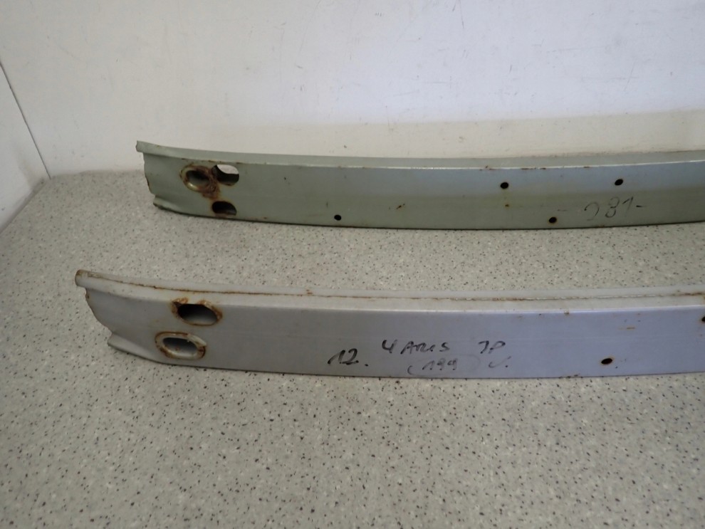 TOYOTA YARIS I 99-05 BELKA ZDERZAKA PRZEDNIEGO PRZÓD 2/5