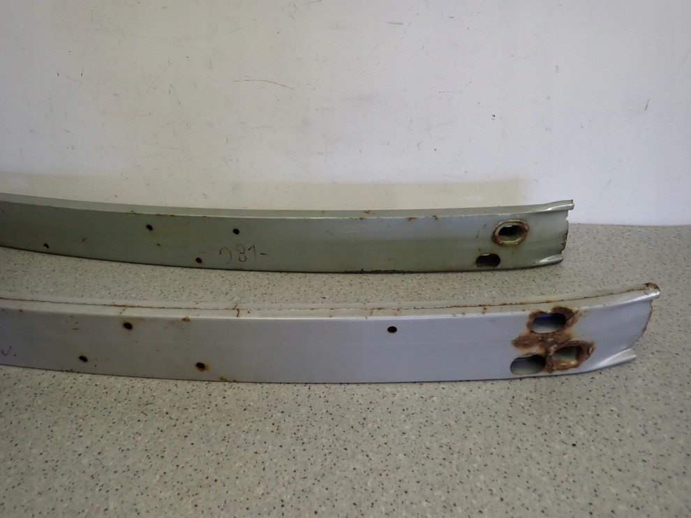 TOYOTA YARIS I 99-05 BELKA ZDERZAKA PRZEDNIEGO PRZÓD 3/5