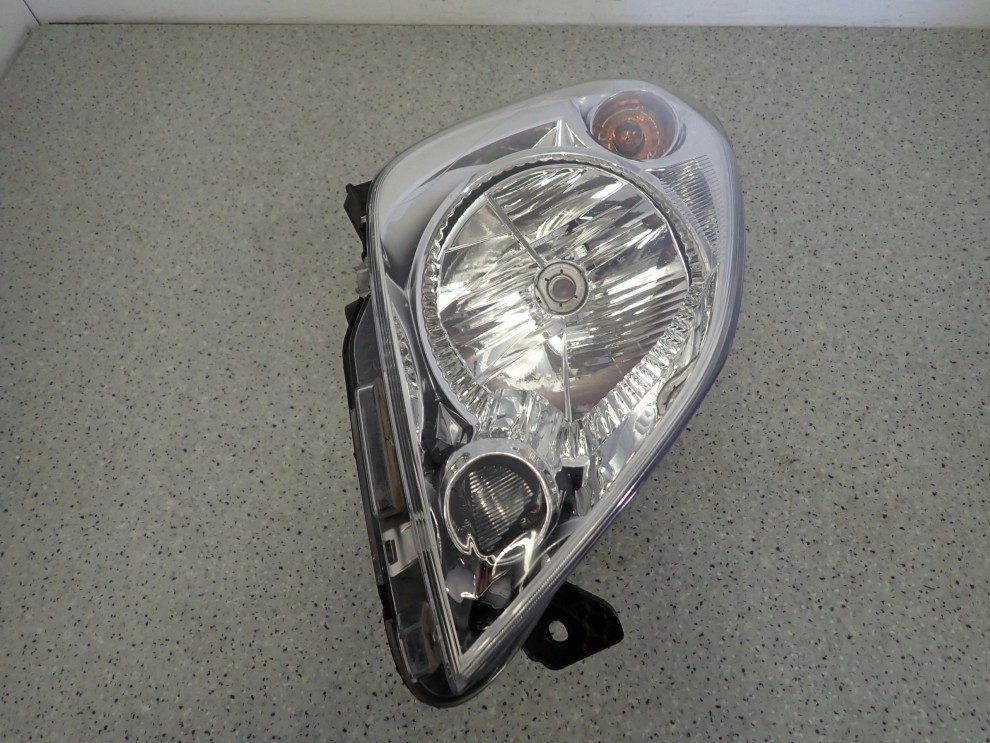 SUZUKI SPLASH LIFT 12-14 LAMPA PRZEDNIA PRAWA REFLEKTOR PRAWY 9/10