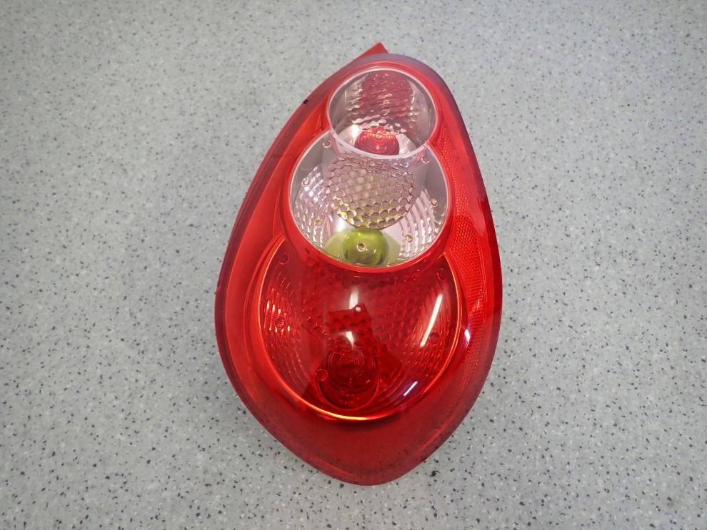 TOYOTA AYGO 06-09 LAMPA TYLNA PRAWA 1/7