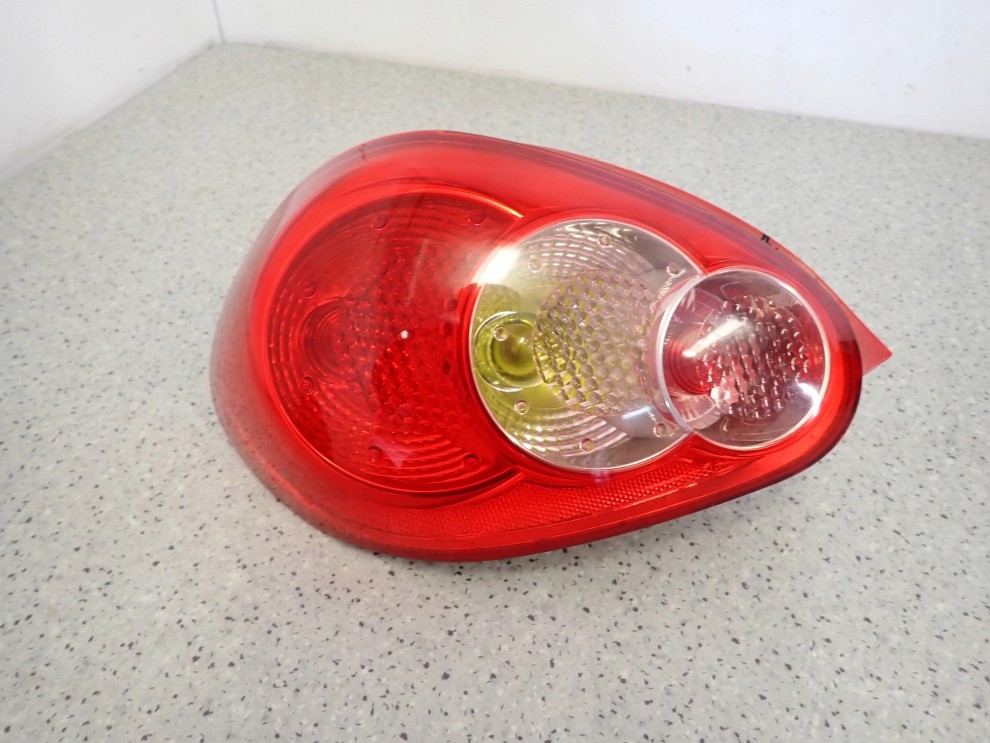 TOYOTA AYGO 06-09 LAMPA TYLNA PRAWA 2/7