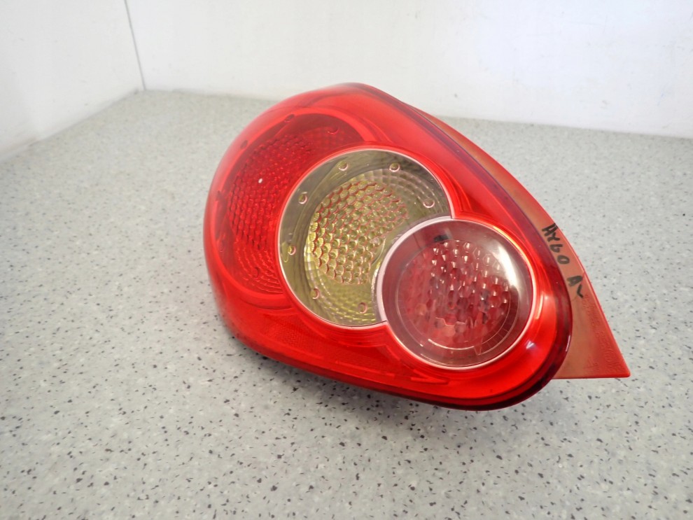 TOYOTA AYGO 06-09 LAMPA TYLNA PRAWA 3/7