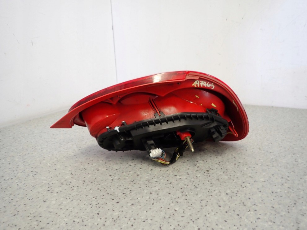 TOYOTA AYGO 06-09 LAMPA TYLNA PRAWA 5/7