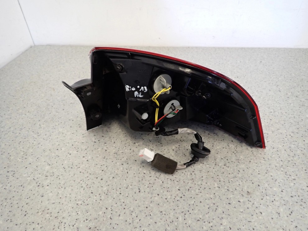 KIA RIO III 11-14 LAMPA TYLNA LEWA EUROPA 7/8