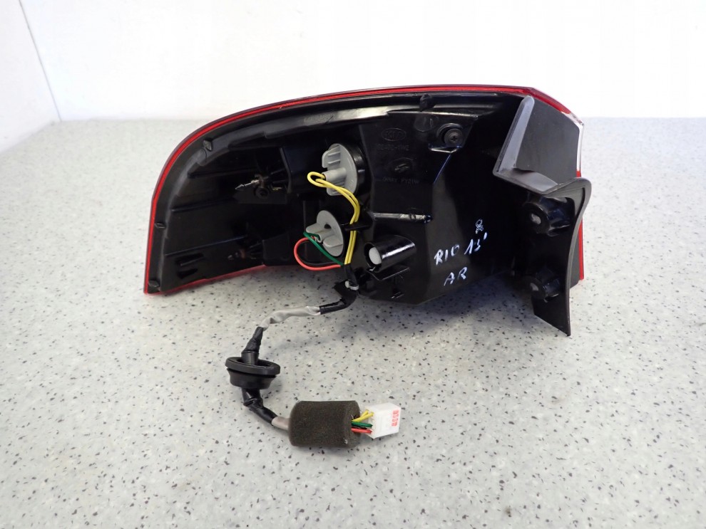 KIA RIO III 11-14 LAMPA TYLNA PRAWA EUROPA 7/8