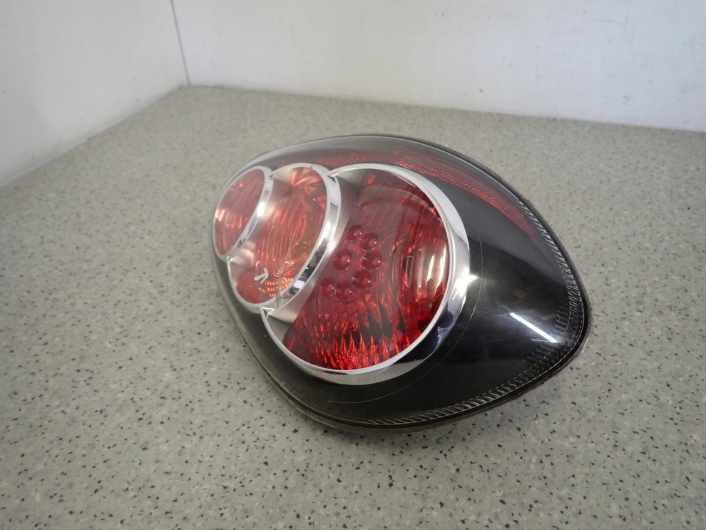TOYOTA AYGO LIFT 10-12 LAMPA TYLNA LEWA 2/10