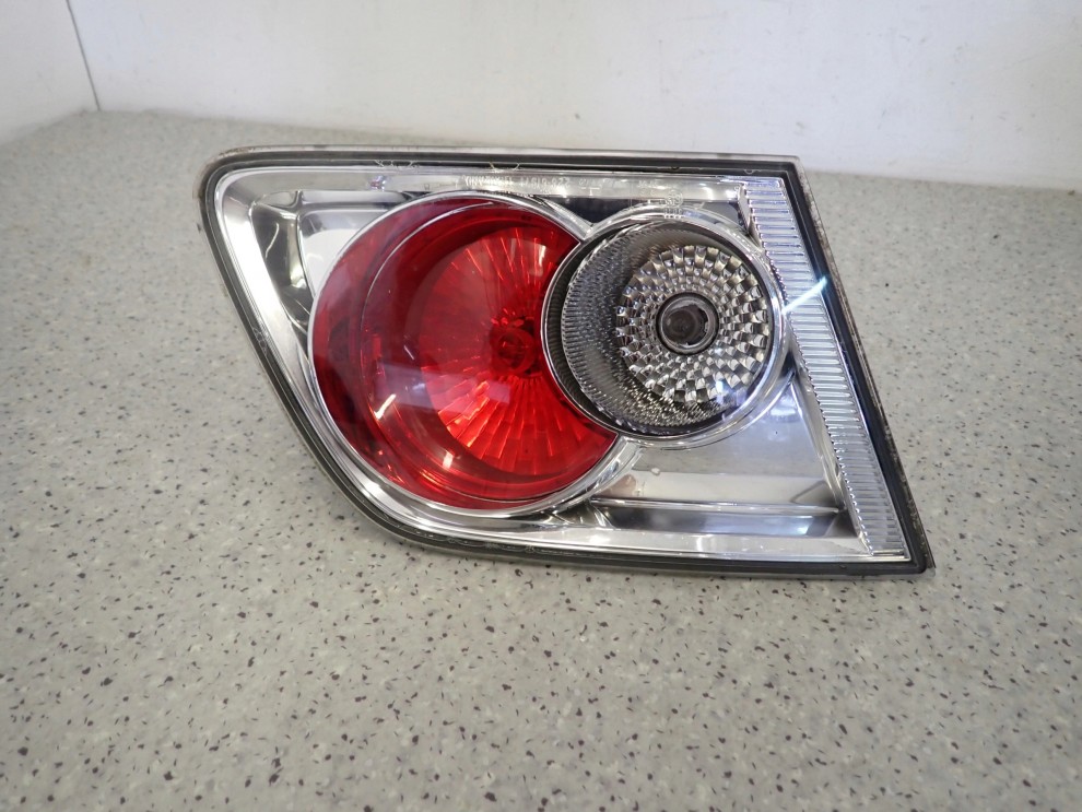 MAZDA 6 5d 02-05 LAMPA WEWNĘTRZNA TYLNA LEWA W KLAPĘ 1/5