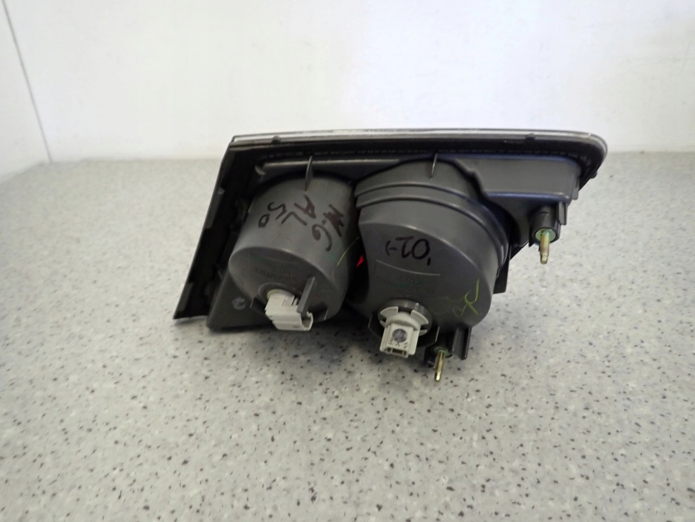 MAZDA 6 5d 02-05 LAMPA WEWNĘTRZNA TYLNA LEWA W KLAPĘ 4/5