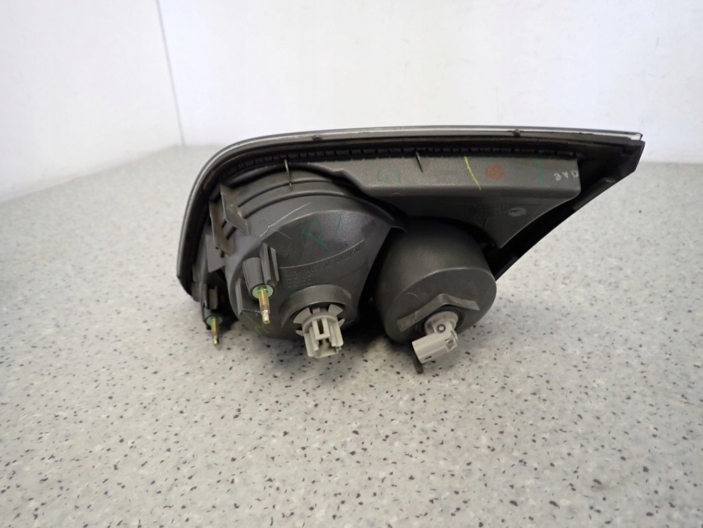 MAZDA 6 5d 02-05 LAMPA WEWNĘTRZNA TYLNA LEWA W KLAPĘ 5/5