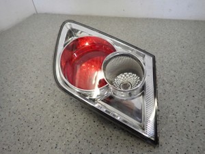 MAZDA 6 5d 02-05 LAMPA WEWNĘTRZNA TYLNA LEWA W KLAPĘ 3/5 MINIATURA