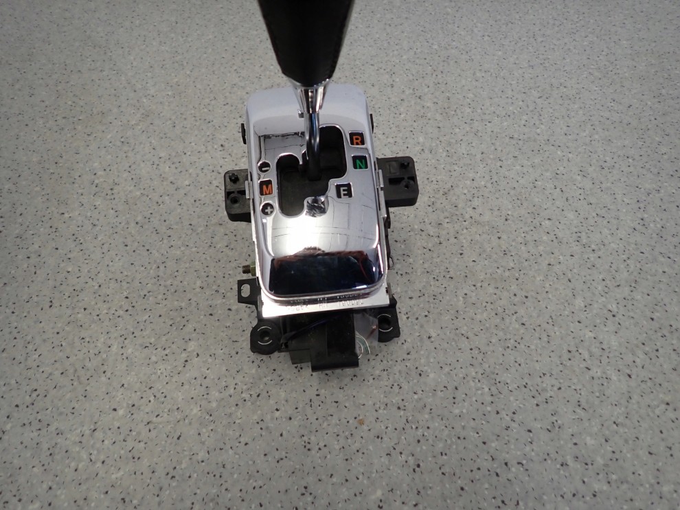 COROLLA E12 01-07 DŹWIGNIA ZMIANY BIEGÓW AUTOMAT 89451-52020 3/8