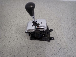 COROLLA E12 01-07 DŹWIGNIA ZMIANY BIEGÓW AUTOMAT 89451-52020 1/8 MINIATURA