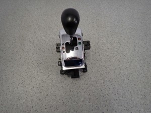 COROLLA E12 01-07 DŹWIGNIA ZMIANY BIEGÓW AUTOMAT 89451-52020 4/8 MINIATURA