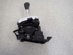 COROLLA E12 01-07 DŹWIGNIA ZMIANY BIEGÓW AUTOMAT 89451-52020 7/8 MINIATURA