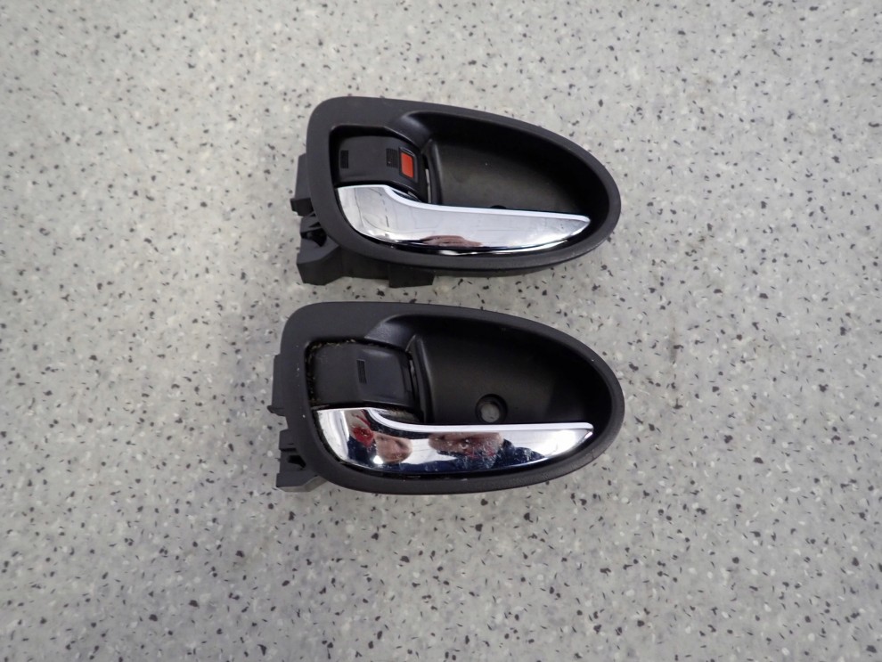 TOYOTA YARIS II 06-11 KLAMKA WEWNĘTRZNA PRZEDNIA TYLNA LEWA 1/4