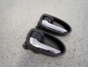 TOYOTA YARIS II 06-11 KLAMKA WEWNĘTRZNA PRZEDNIA TYLNA LEWA 2/4 MINIATURA