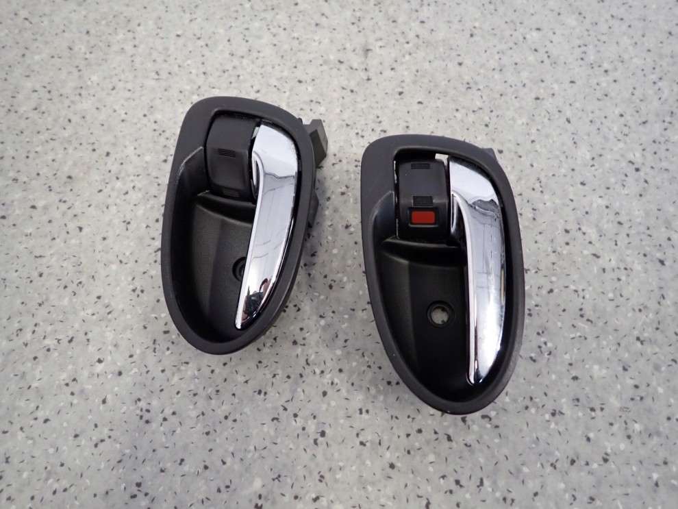 TOYOTA YARIS II 06-11 KLAMKA WEWNĘTRZNA PRZEDNIA TYLNA PRAWA 3/5