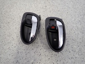 TOYOTA YARIS II 06-11 KLAMKA WEWNĘTRZNA PRZEDNIA TYLNA PRAWA 3/5 MINIATURA