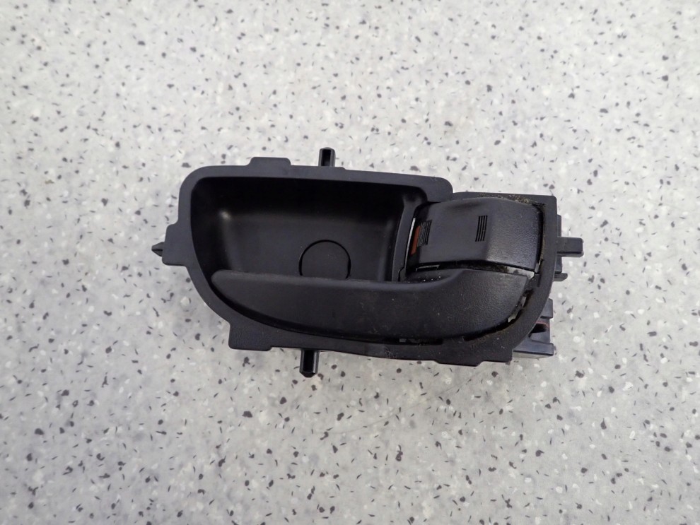 TOYOTA YARIS II 06-11 KLAMKA WEWNĘTRZNA PRZEDNIA TYLNA PRAWA 1/2