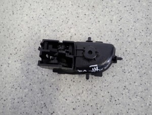TOYOTA YARIS II 06-11 KLAMKA WEWNĘTRZNA PRZEDNIA TYLNA PRAWA 2/2 MINIATURA