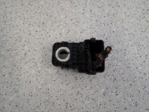 KIA VENGA 09- KLEMA PLUSOWA BENZYNA 5/5 MINIATURA