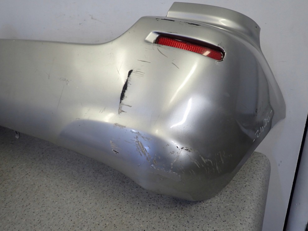 TOYOTA COROLLA VERSO 04- ZDERZAK TYLNY 1C0 3/15