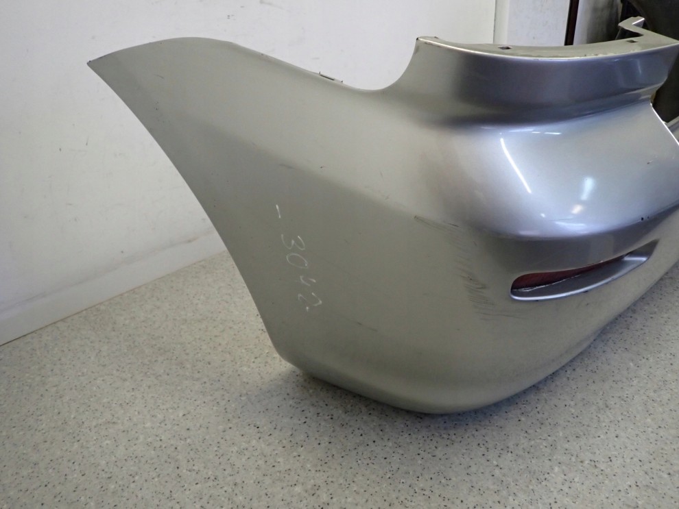 TOYOTA COROLLA VERSO 04- ZDERZAK TYLNY 1C0 9/15