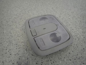 KIA RIO III HB 11-14 LAMPKA OŚWIETLENIA KABINY PRZEDNIA 2/5 MINIATURA