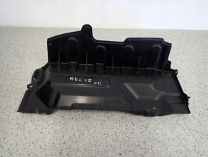 SUZUKI SWIFT MK6 1.3 04- KIEROWNICA POWIETRZA OSŁONA PLASTIK PASA PRZÓD