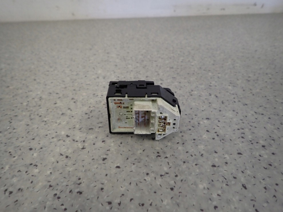 HYUNDAI IX20 09- PRZEŁĄCZNIK REGULACJI LUSTEREK 6/7