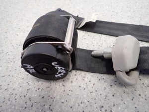 TOYOTA VERSO 09-13 PAS BEZPIECZEŃSTWA TYLNY PRAWY 2/2 MINIATURA