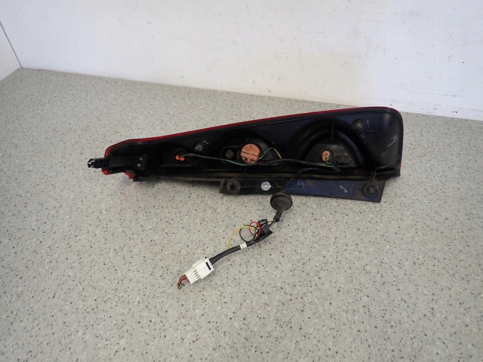 NISSAN NOTE E11 09-11 LAMPA TYŁ LEWA LIFT CIEMNA 7/8