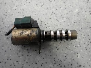 NISSAN ALMERA N16 TINO 1.8 03-06 ZAWÓR CZUJNIK ZMIENNEJ FAZY 2/3 MINIATURA