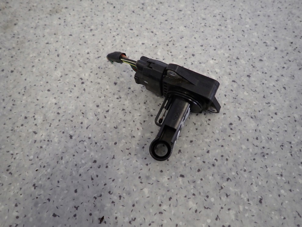 TOYOTA COROLLA E12 1.4 D4D 02-07 PRZEPŁYWOMIERZ POWIETRZA 2/5