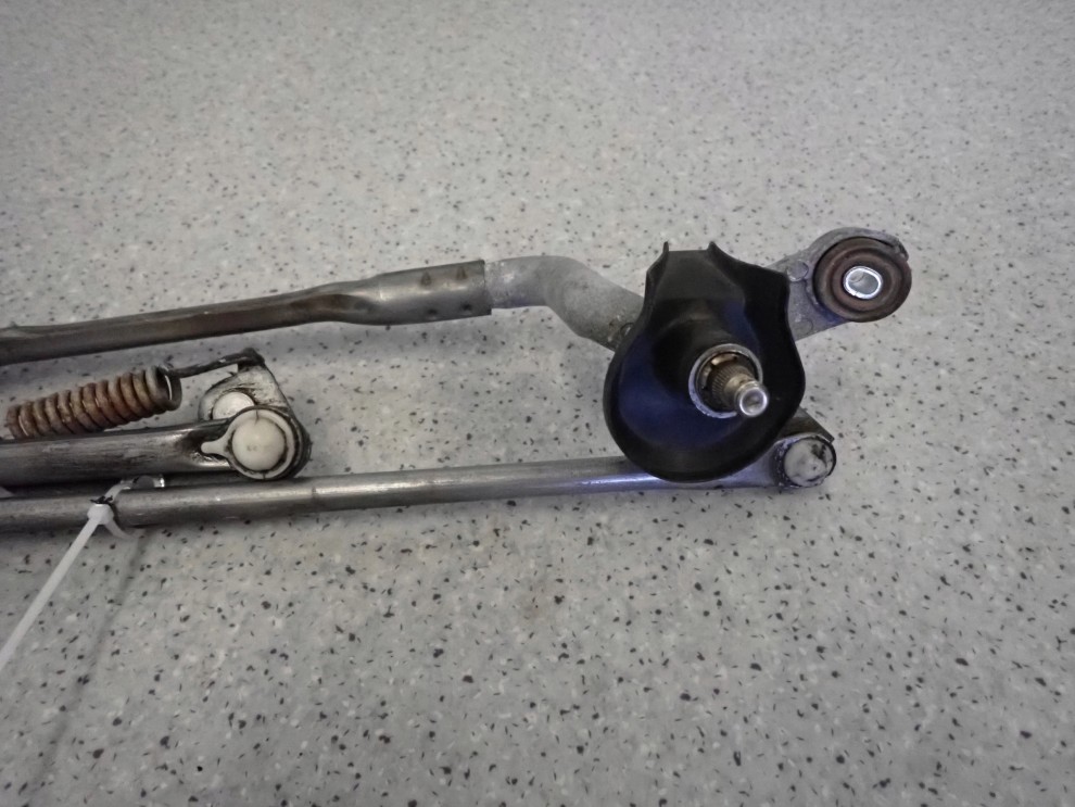 TOYOTA VERSO 09-13 MECHANIZM WYCIERACZEK PRZÓD 3/6