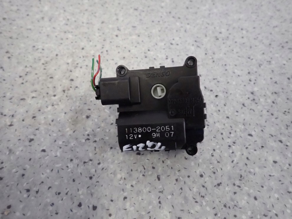 TOYOTA COROLLA E12 02-07 SILNICZEK NAGRZEWNICY 1/5