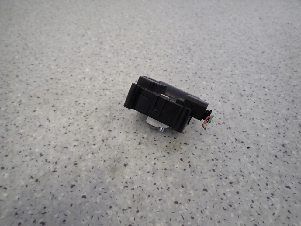 TOYOTA COROLLA E12 02-07 SILNICZEK NAGRZEWNICY 4/5