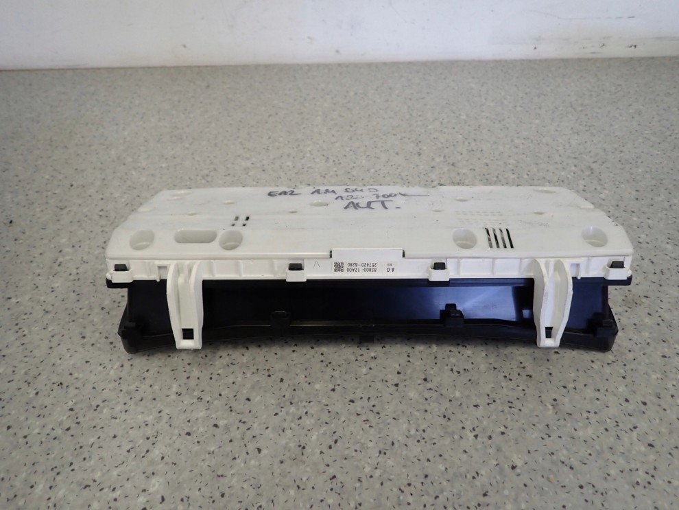 TOYOTA COROLLA E12 1.4 D4D 02-07 LICZNIK ZEGARY AUTOMAT 4/6