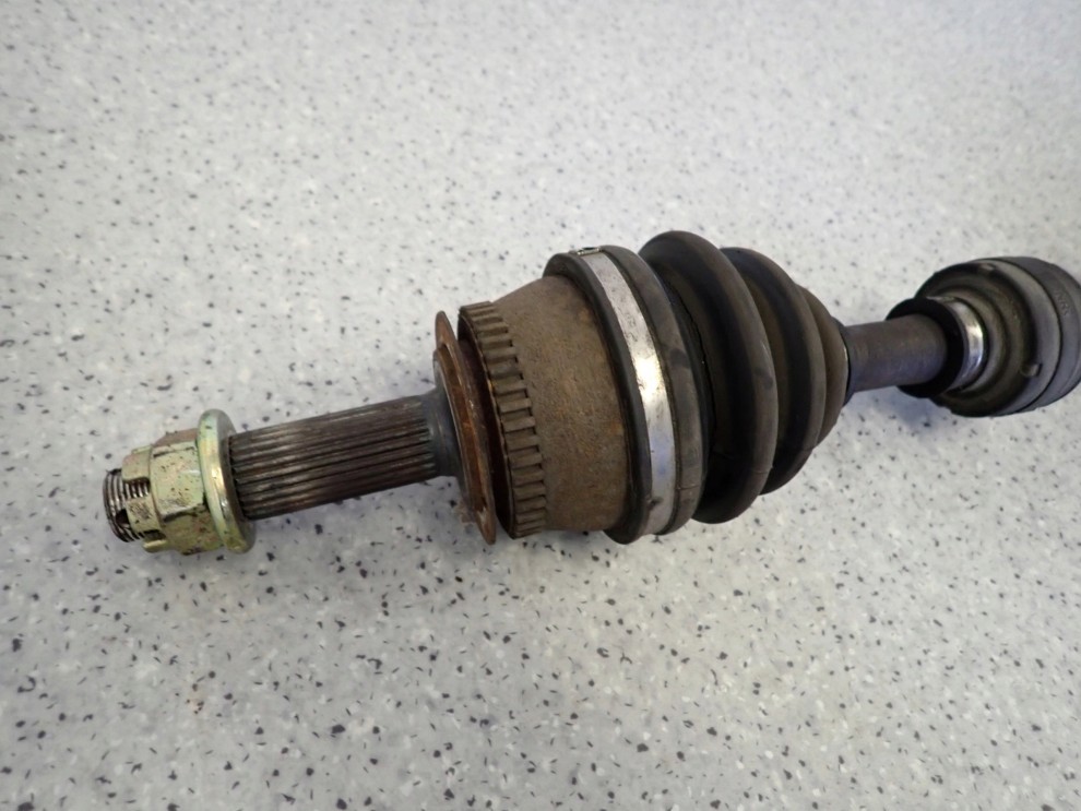 HYUNDAI MATRIX 1.6 BENZYNA 06- PÓŁOŚ LEWA 3/4