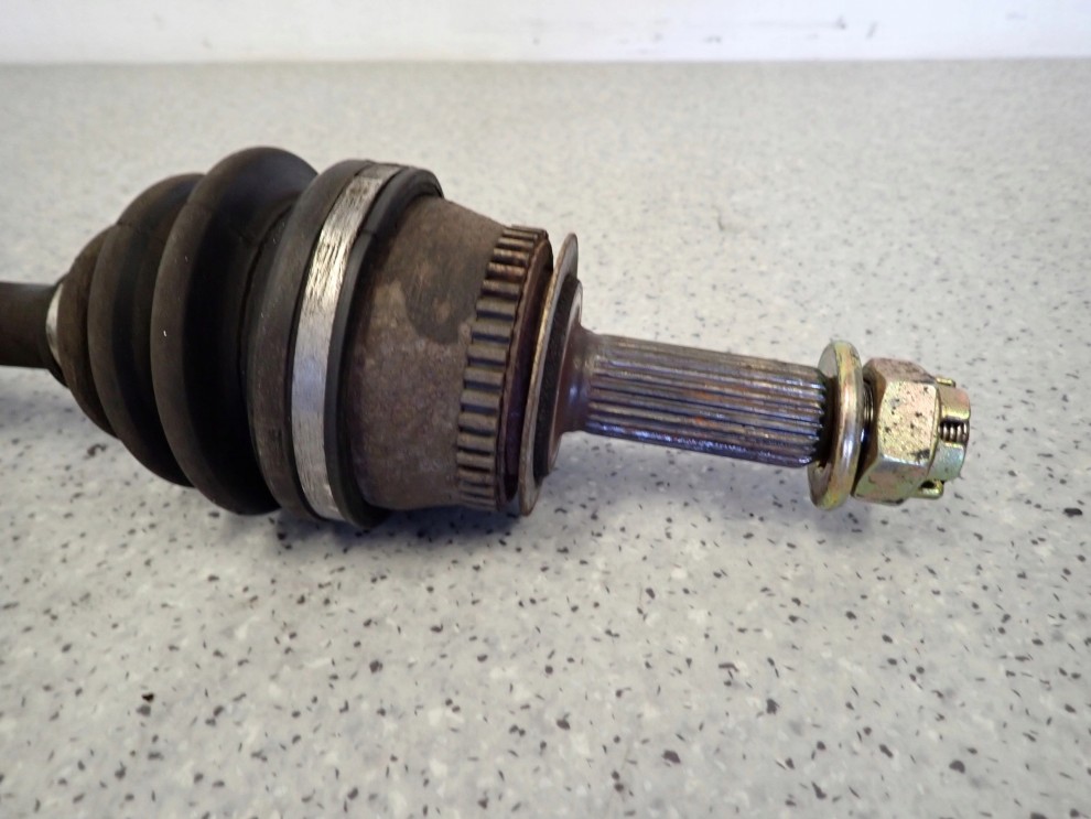 HYUNDAI MATRIX 1.6 BENZYNA 06- PÓŁOŚ PRAWA 3/4