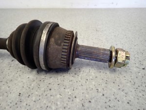 HYUNDAI MATRIX 1.6 BENZYNA 06- PÓŁOŚ PRAWA 3/4 MINIATURA