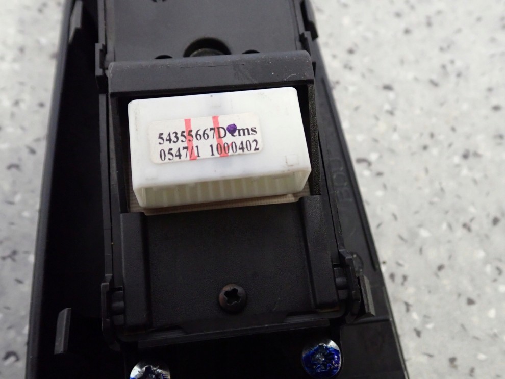 TOYOTA COROLLA E12 02-07 PANEL STEROWANIA SZYBAMI PRZEDNI LEWY 5/6